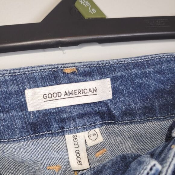 Good American Maternity Good Legs Bermuda Jean Shorts 0 25 - Picture 2 of 8